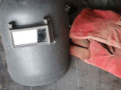 welding-helmet-and-gloves